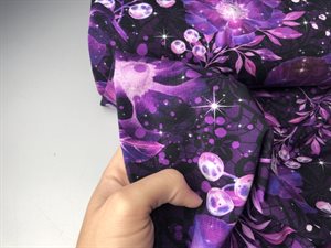 Bomuldsjersey - skønne lilla toner og blomster, gots